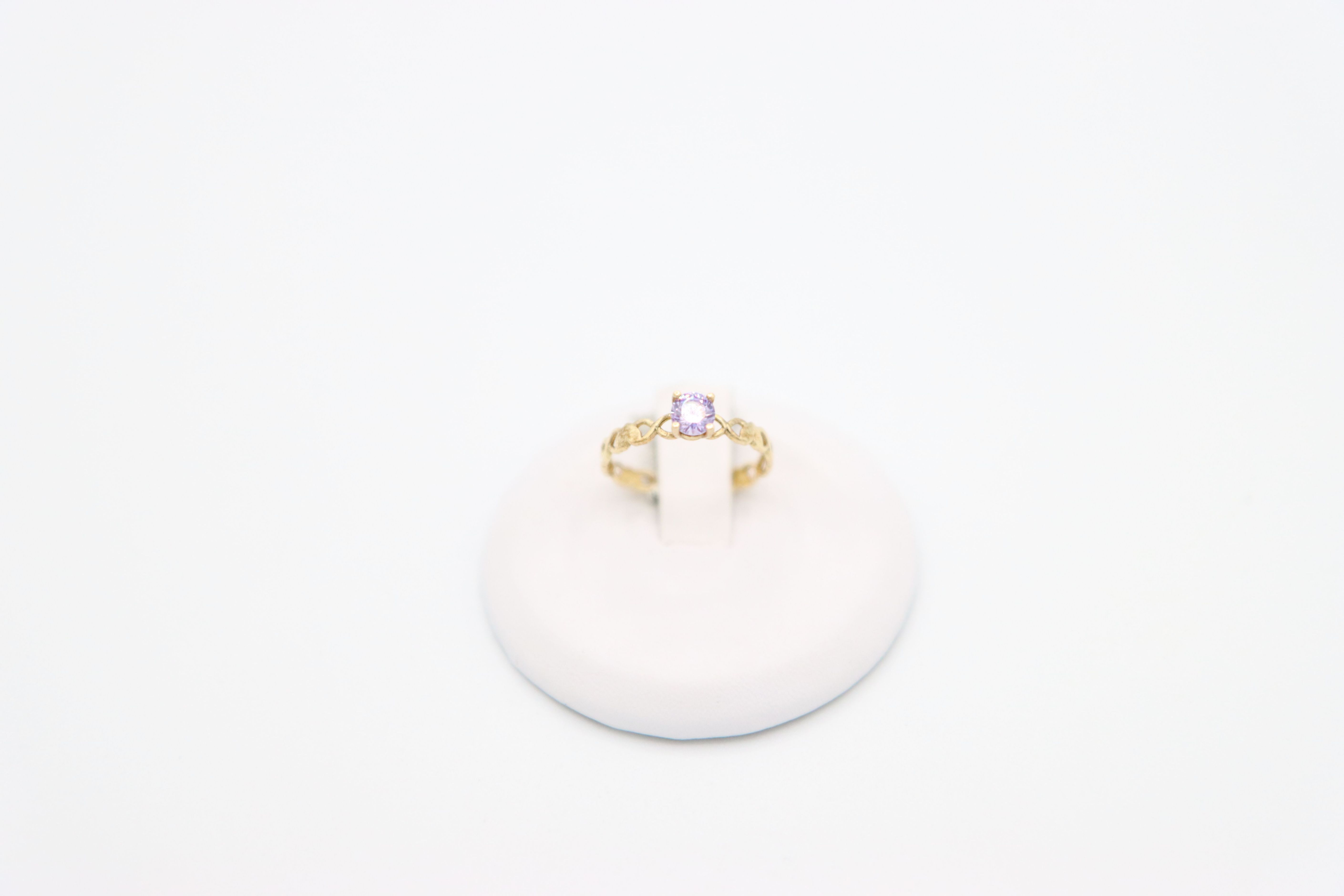 BAGUE SOLITAIRE EN OR 10K BAGUE SOLITAIRE EN OR 10K