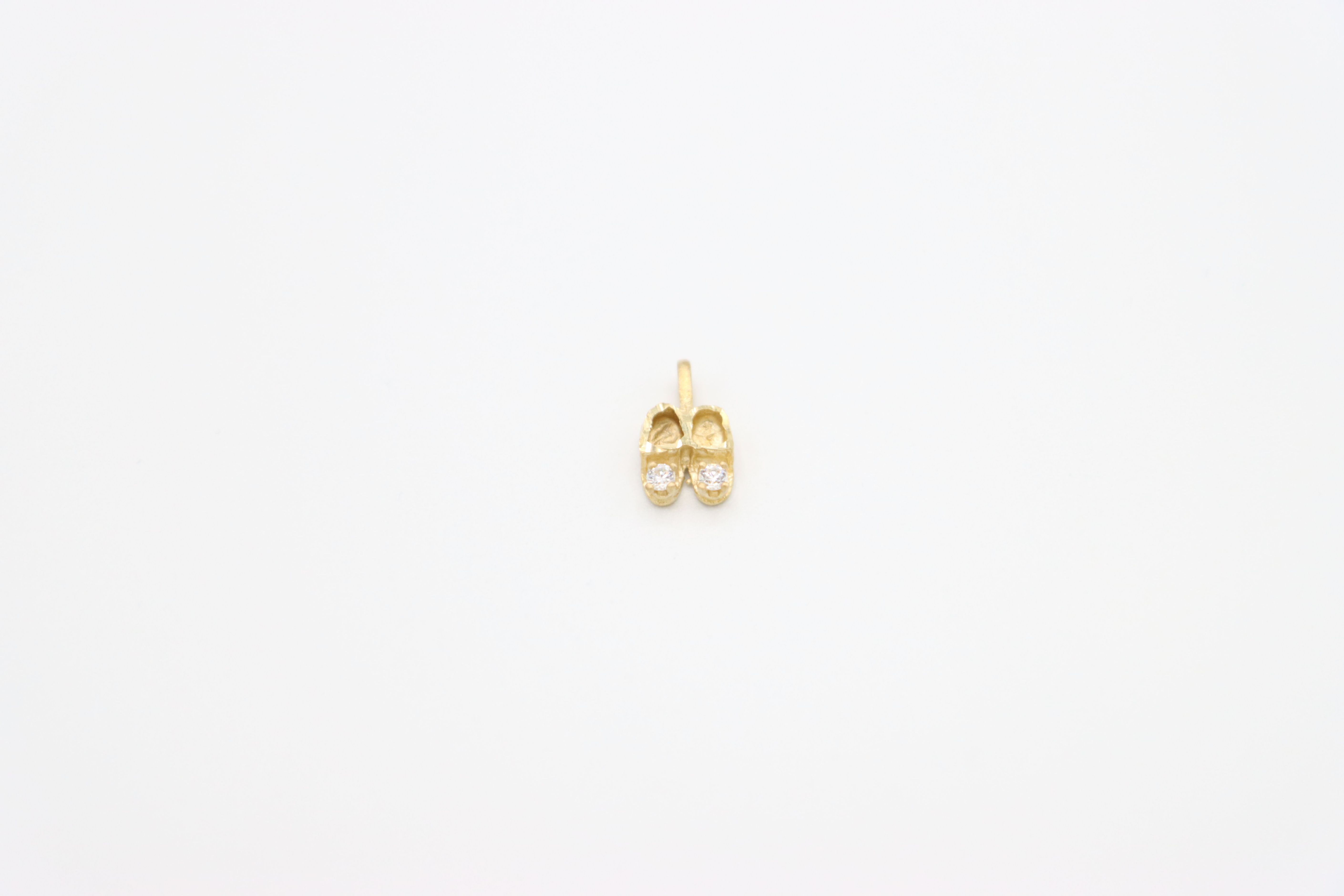 PENDENTIF SOULIER EN OR 10K & ZIRCONS PENDENTIF SOULIER EN OR 10K & ZIRCONS